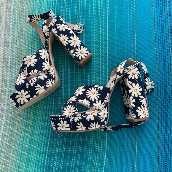 RAYE Shoes - HOUSE OF HARLOW 1960 MARK HEEL IN NAVY